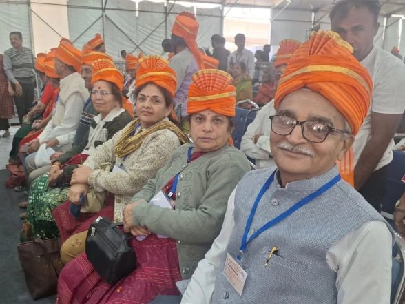 India News | Senior Citizens Display Distinctive Sense of Admiration and Enthusiasm for PM Narendra Modi in Shaurya Yatra