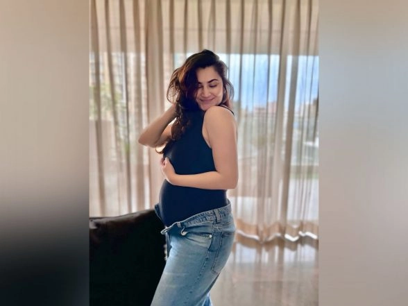 Entertainment News | Shivaleeka Oberoi Radiates Pregnancy Glow in Maternity Pictures, Take a Look