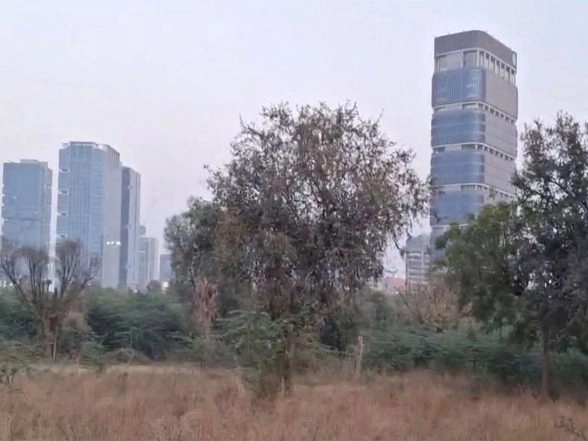 India News | Amitabh Bachchan Signs Joint Pact for Development Project in GIFT City