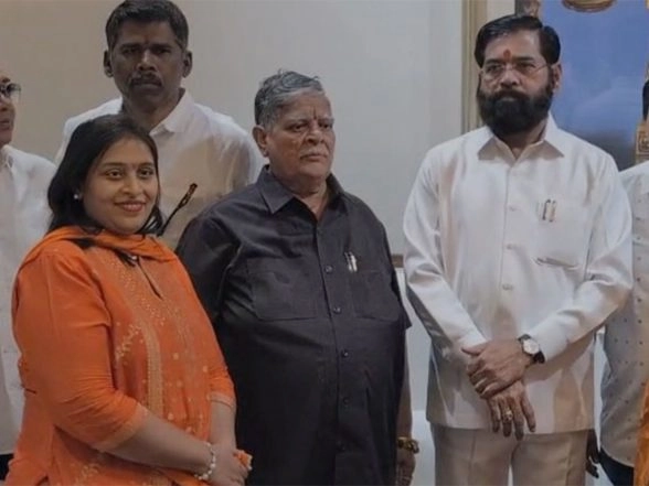 India News | Shiv Sena (UBT) Leader Dagdu Sakpal Switches Sides, Joins Eknath Shinde's Faction