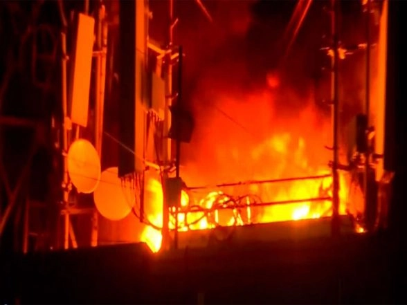 India News | Pune: Fire Breaks out at Mobile Tower During Maharashtra CM's Roadshow in Pimpri  Chinchwad