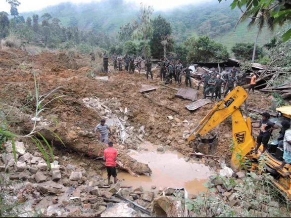 World News | Thousands of Australians Without Power After Tropical Cyclone Hits Queensland