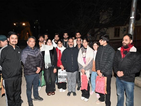 India News | Himachal CM Sukhu Directs Shimla Municipal Corporation to Ensure Comfort, Safety of Tourists