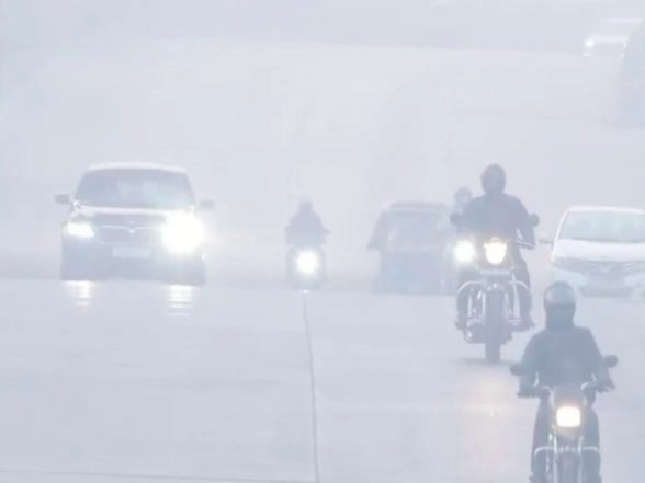 India News | Delhi Freezes at 2.9 Degrees Celsius as Cold Wave Intensifies, AQI Remains 'poor'