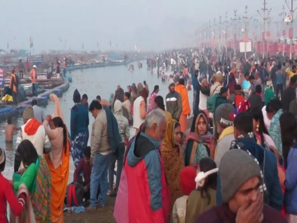 India News | North India Shivers Under Intense Cold Wave; Magh Mela Draws Devotees Despite Biting Chill