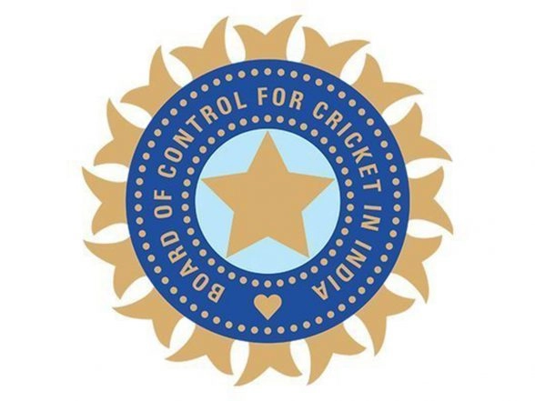 Sports News | Karnataka's Bowling, Led by Vidyadhar Patil's 3-fer, Restricts Mumbai to 254/8 in VHT Quarter-final Clash