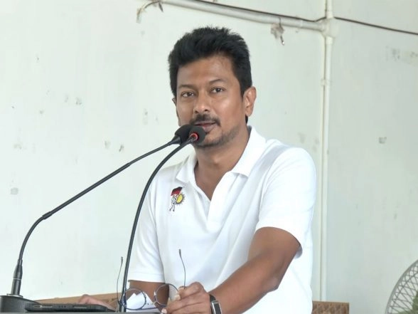 India News | Tamil Nadu Dy CM Udhayanidhi Stalin Distributes Laptops to Students Under Ulagam Ungal Kaiyil Scheme