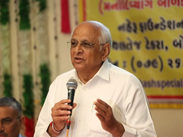 India News | Gujarat: CM Bhupendra Patel Visits Wildlife Care Centre as a Part of Karuna Abhiyan Initiative