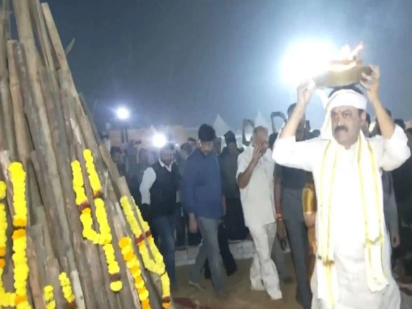 India News | GVL Narasimha Rao Celebrates Bhogi in Visakhapatnam; Pongal Festivities Begin in Full Swing Across South India