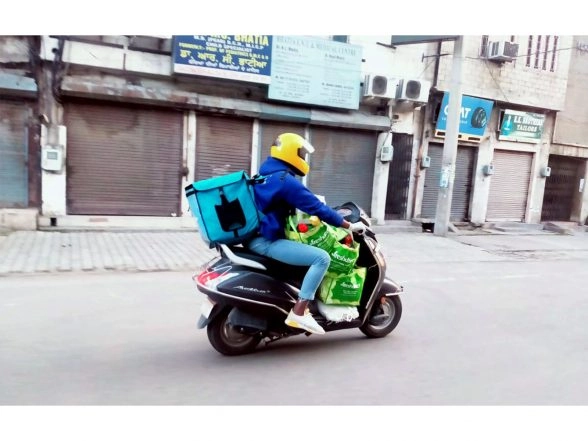 Business News | UBS Cuts Margin Estimates for Eternal, Swiggy; Govt Pushes QC Platforms to Abolish 10-minute Delivery Deadline