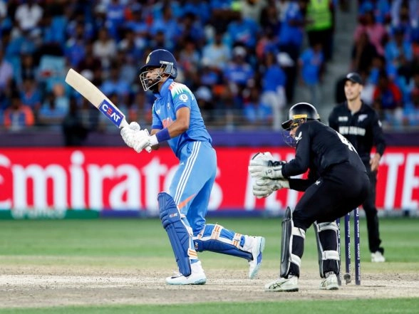 Sports News | IND Vs NZ 2nd ODI: New Zealand Win Toss, Opt to Bowl First Against India in Rajkot
