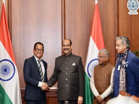 World News | Om Birla Meets Sri Lanka Parliament Speaker, Discusses Deeper Engagement in Technology-driven Parliamentary Innovation