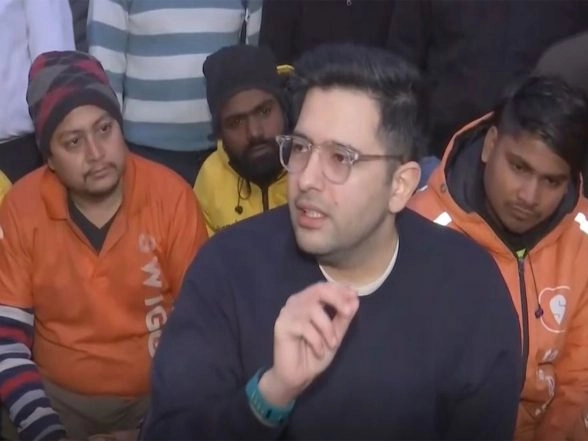 India News | Raghav Chadha Meets Gig Workers, Hails Removal of '10-minute Delivery' Branding