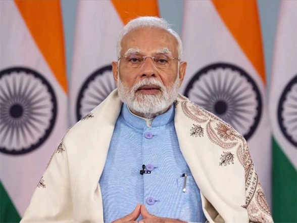 India News | PM Modi Extends Army Day Wishes to Armed Forces Personnel, Remembers Those Who Laid Down Their Lives in Line of Duty