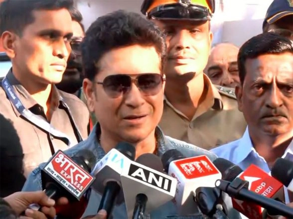 Sports News | Sachin Tendulkar Casts Vote in BMC Polls