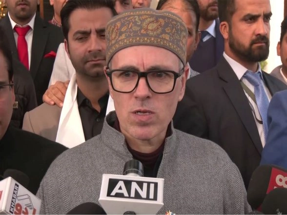 India News | J-K: CM Omar Abdullah Speaks to EAM S. Jaishankar over Safety of Stranded Indians in Iran