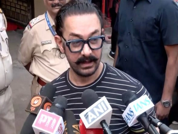 Entertainment News |  Maharashtra Civic Polls: Aamir Khan Praises BMC Arrangements as He Steps out to Vote