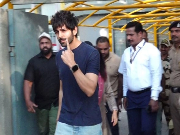 Entertainment News | Kartik Aaryan, Mother, Sister Cast Their Vote in Maharashtra Civic Polls
