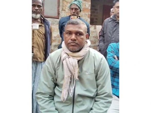 World News | Fire Breaks out at Hindu School Teacher's Home in Bangladesh