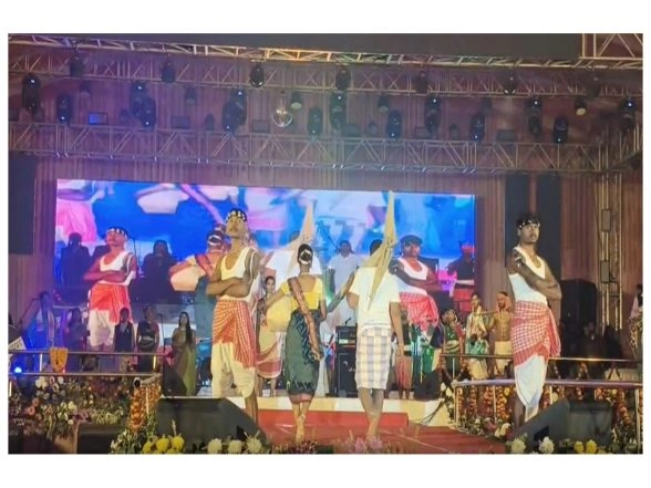 Entertainment News | Tribal Fashion Show Highlights Second Day of Tatapani Mahotsav, Aditya Narayan Performs