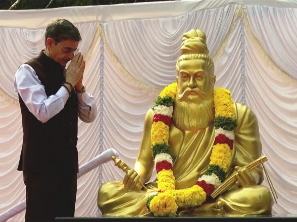 India News |  Tamil Nadu Governor RN Ravi Pays Tribute to Thiruvalluvar