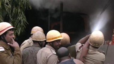 India News | Massive Fire Breaks out at Godown in Kolkata, Firefighting Operations Underway
