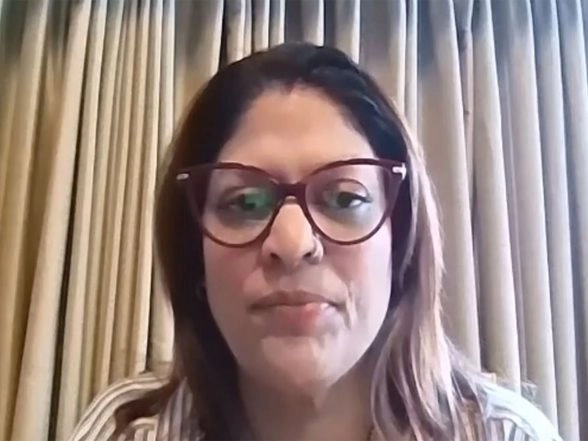 India News | Mandhira Kapur Smith Questions Bid to Access Divorce Records as SC Seeks Karisma Kapoor's Response