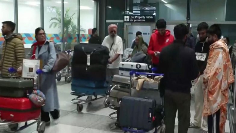 India News | Flights Delayed in Delhi Amid Dense Fog, AQI in 'very Poor' Category