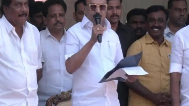 India News | Tamil Nadu CM Announces Government Job for Top Jallikattu Bull-tamer at Alanganallur Event