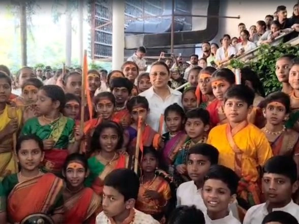 Entertainment News | Rani Mukerji Visits DY Patil Medical College for Meet-greet Session with Young Fans Ahead of 'Mardaani 3' Release