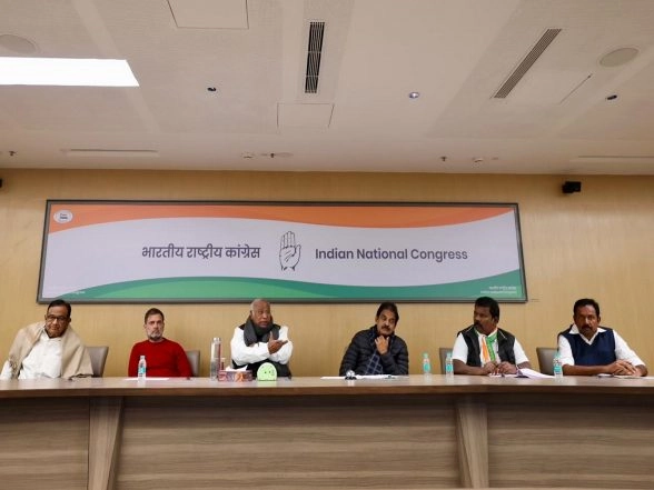 India News | New Delhi: Congress President Kharge Chairs Meeting with Tamil Nadu Leaders, Says Party Determined to Fulfil Aspirations of the People of State