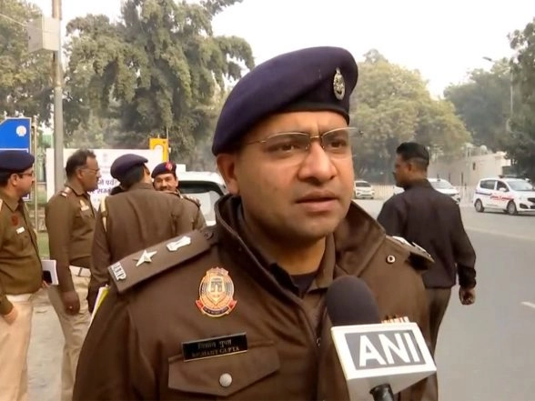 India News | Roads Around Kartavya Path to Be Closed on Republic Day: Delhi Police Urges Citizens to Check Advisory Before Travelling