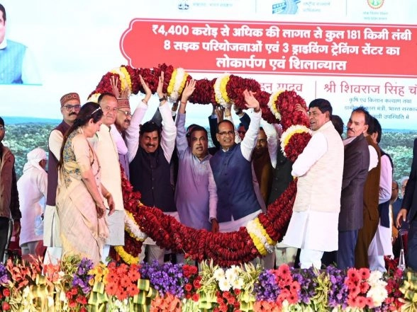 India News | Union Minister Gadkari Inaugurates Projects Worth Rs 4,400 Crore in Vidisha