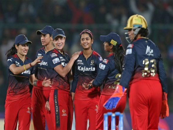Sports News | Smriti Mandhana Praises RCB's Bowling Unit After Dominant Win over DC