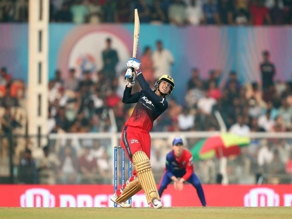 Sports News | RCB Continue Winning Streak in WPL 2026, Defeat DC by 8 Wickets