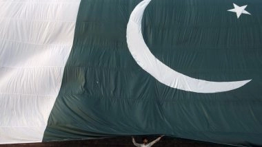 World News | Pakistan: Three Killed as Massive Fire Engulfs Gul Plaza Mall in Karachi