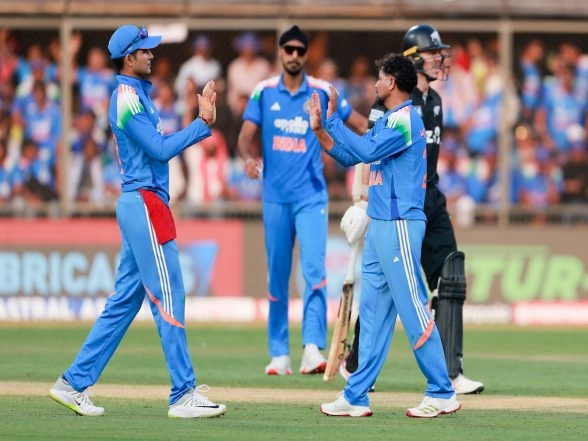 Sports News | 3rd ODI: Centuries from Mitchell and Phillips Guide New Zealand to 337/8 Vs India
