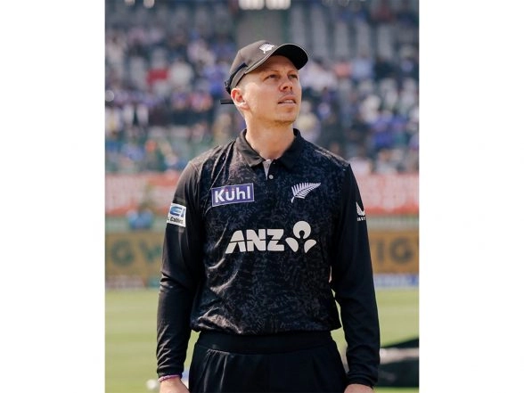 Sports News | 3rd ODI: Michael Bracewell Left Field After Sustaining Calf Injury