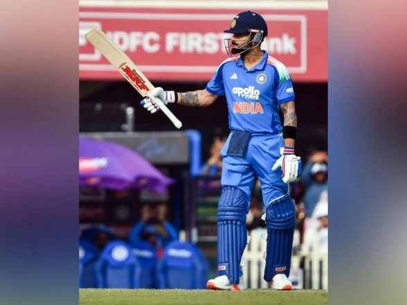 Sports News | Virat Kohli Rewrites Record-books with Lone Warrior Ton Against NZ at Indore