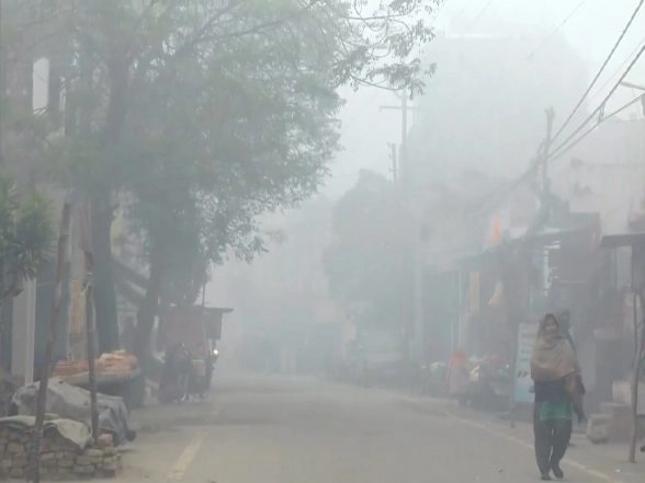 India News | Cold Wave Grips North India; Delhi AQI Remains Severe