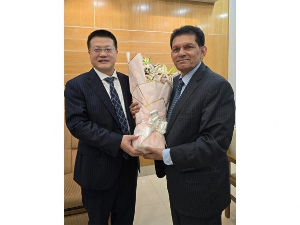 World News | Chinese Envoy Yao Wen Meets Bangladesh NSA Khalilur Rahman in Dhaka