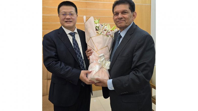 World News | Chinese Envoy Yao Wen Meets Bangladesh NSA Khalilur Rahman in Dhaka