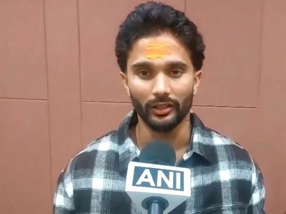 Sports News | Nitish Kumar Reddy Offers Prayer at Shree Mahakaleshwar Temple