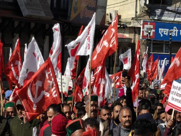 India News | Himachal Farmers Gherao Secretariat, Demand Implementation of Supreme Court Land Policy