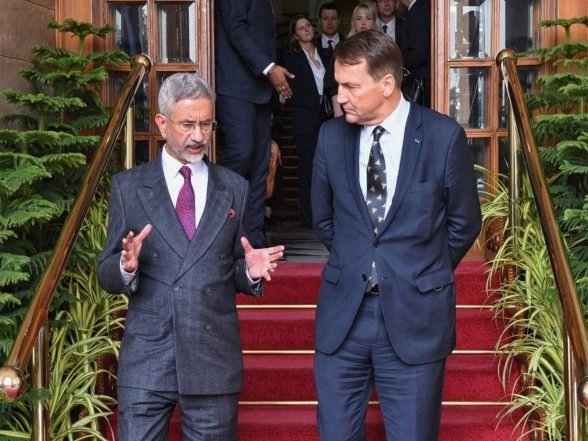 World News | Jaishankar Discusses Bilateral Ties, Global Developments with Poland's Dy PM; Reviews Cooperation in Economy, Tech, Defence