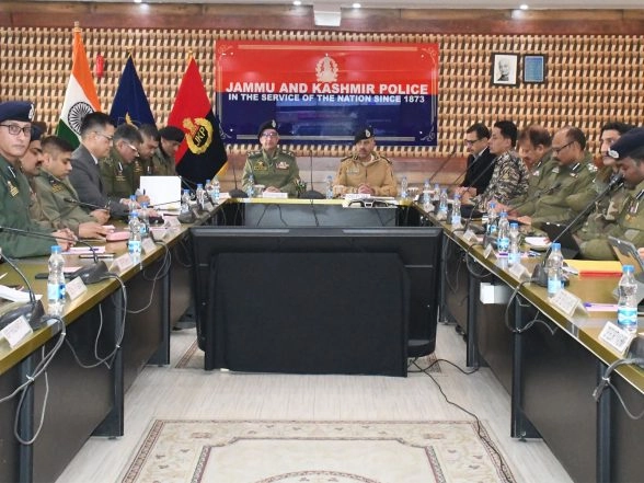 India News | J-K DGP Chairs Security Review Meeting Ahead of Republic Day