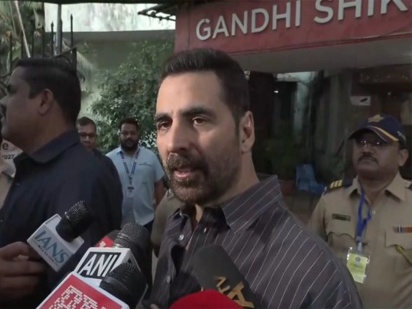 Entertainment News | Mumbai Police Files Case Against Driver in Akshay Kumar Security Entourage Accident Case