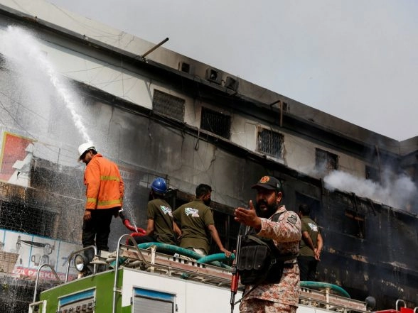 World News | Pakistan: Gul Plaza Fire Tragedy Exposes Shortage of Fire Stations in Karachi