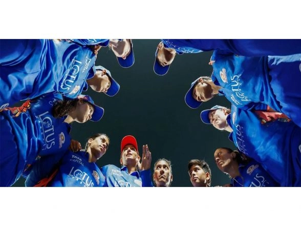 Sports News | WPL: MI Head Coach Lisa Admits Team's Batting in Powerplay Not Clicking Following Loss to DC