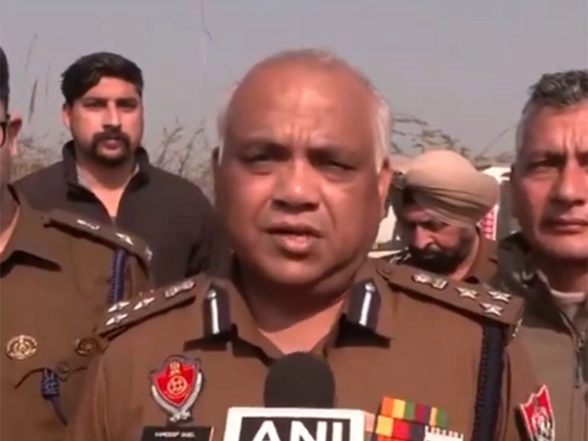 India News | Wanted Criminal Injured While Firing at Cops During Arrest in Amritsar